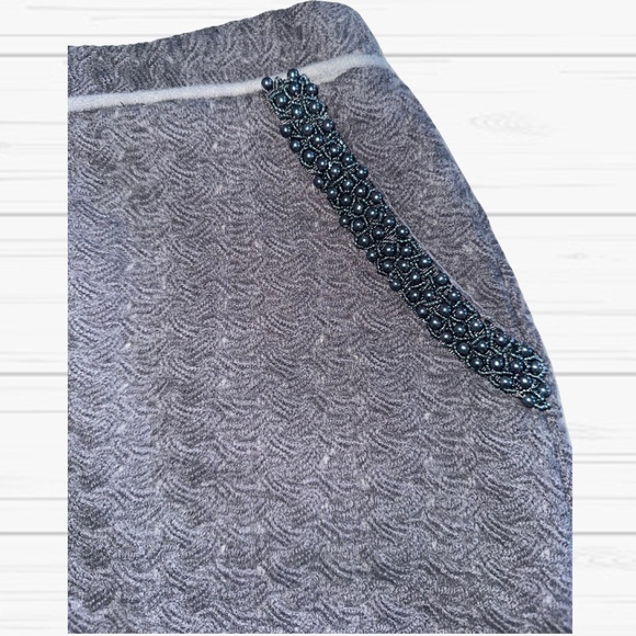 Retro-Inspired Beaded Two-Piece-Set: Grey Jacket & Skirt - Picture 10 of 10